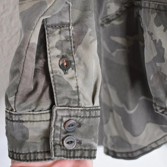 Anthropologie Camo Button Down Shirt Sz 0 Shacket Crop Grunge Combat Streetwear - Picture 5 of 16
